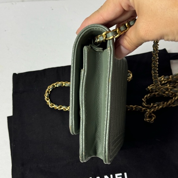 CHANEL Caviar Quilted Boy Wallet On Chain Light Green - Picture 4 of 16